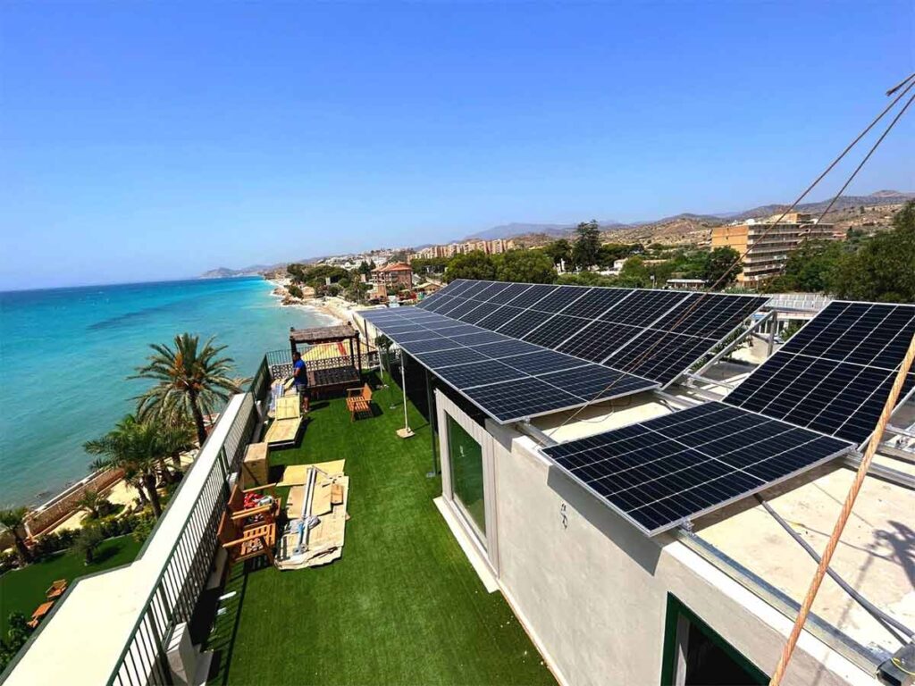 Aidisa Solar casa con placas solares msi jpg